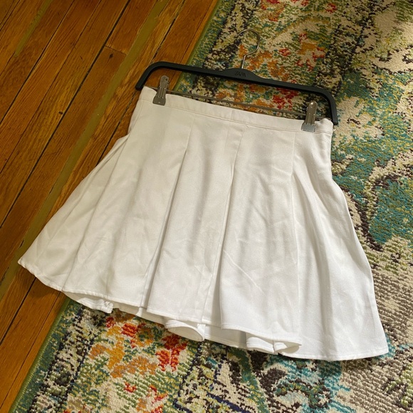 NWOT White Pleated Skirt 🤍 - Picture 6 of 7